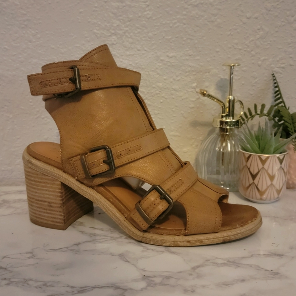 Ecoté leather sandals